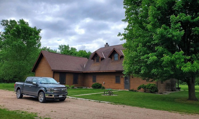Merrick County Cabina | Platte River Lodge Retreat and Relaxation!