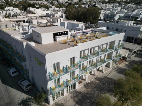 Paros Hotel | Play Paros