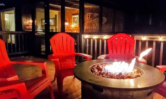 Huntsville Chalet De Esquí | Play where you Stay at this Traditional Muskoka Chalet.
