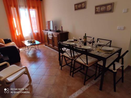 Costa Esuri Apartamento | Playa y montaña