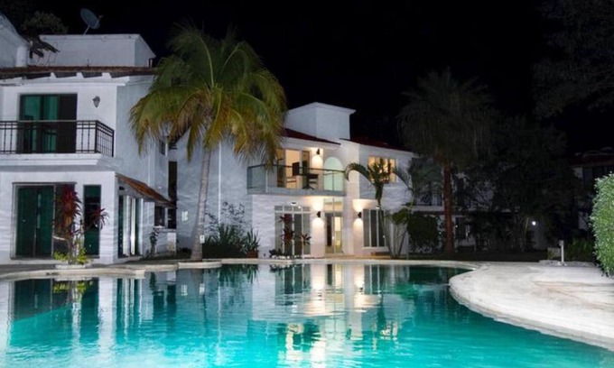 Playacar Villa | Playacar Beach House 10 PAX! the best location in playa! By Bookhap