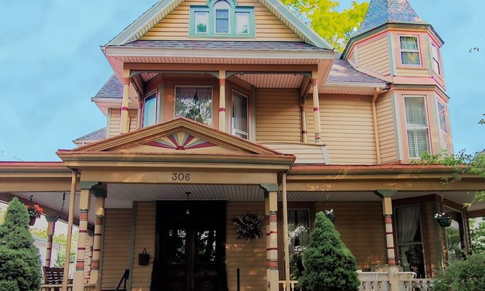Marietta Casa | Player Piano - Gym - Victorian - 4 Bed