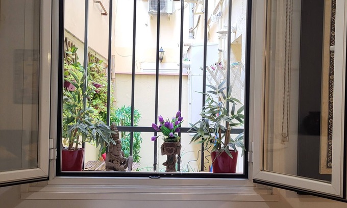 Moncloa - Arguelles Apartamento | Plaza de España y Gran Vía - Apartamento con patio - Hasta 4 personas