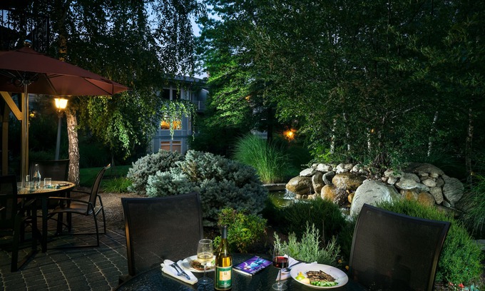 Ashland Hotel | Plaza Inn & Suites at Ashland Creek