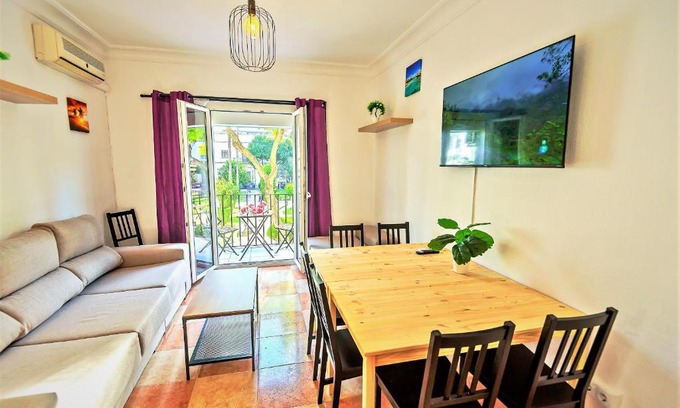 El Puerto de Santa María Apartamento | Plaza Polvorista 4-Bedroom Apartment w Balcony