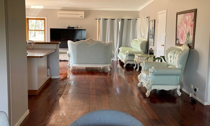 Jerrys Plains Casa | Pleasant and quiet hunter valley olive tree farm stay