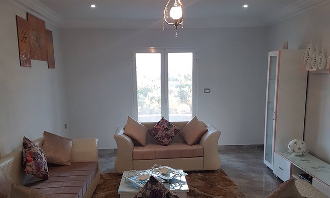 Tazerka Casa | Agradable apartamento en una propiedad con jardín y conserje.
