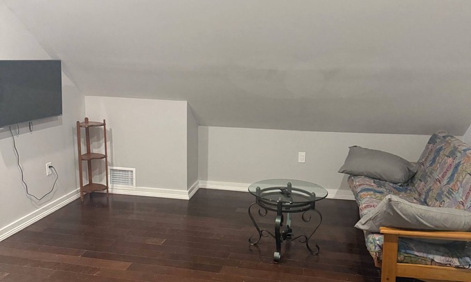 West New Haven Apartamento | Pleasant apartment with AC in charming New Haven