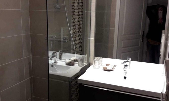 5th Arrondissement Cama Y Desayuno | Pleasant bed and breakfast with free parking