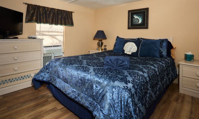 Homosassa Casa | Pleasant Days Bb Scallop Room