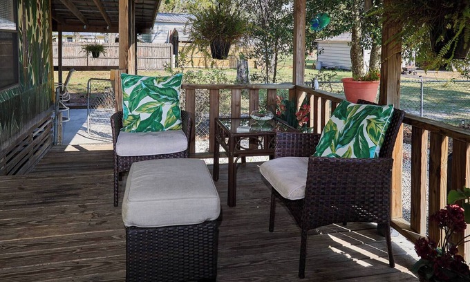 Homosassa Casa | Pleasant Days Lodging Scallop Room