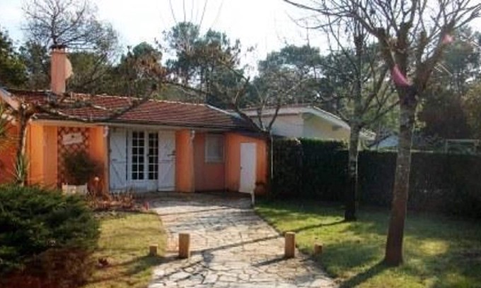 Lacanau Hotel | Agradable casa individual ubicada en un jardín con una villa en alquiler