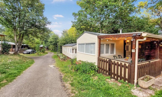Besse-en-Chandesse Casa | Pleasant and cozy mobile home on a family friendly campsite.