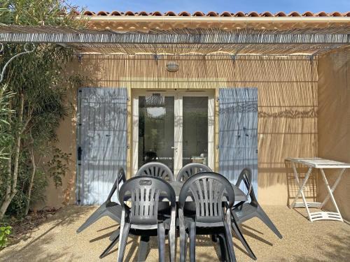 Mouries Casa | pleasant gîte, with collective heated swimming pool, in the heart of the alpilles in mouriès, 4/6 people.
