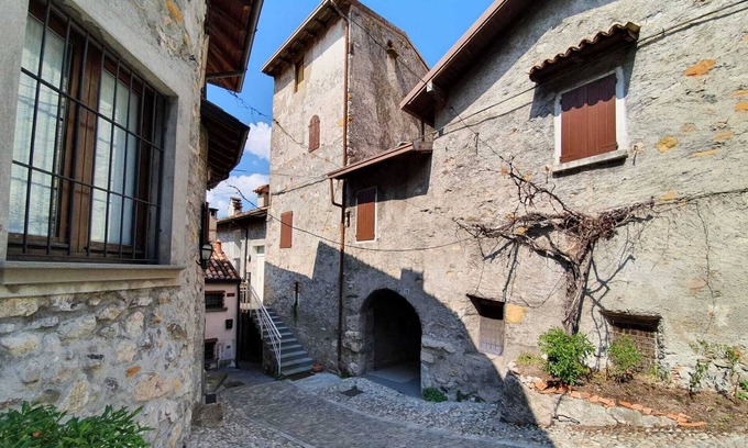 Marone Casa | Agradable casa de vacaciones en Marone con balcón o terraza