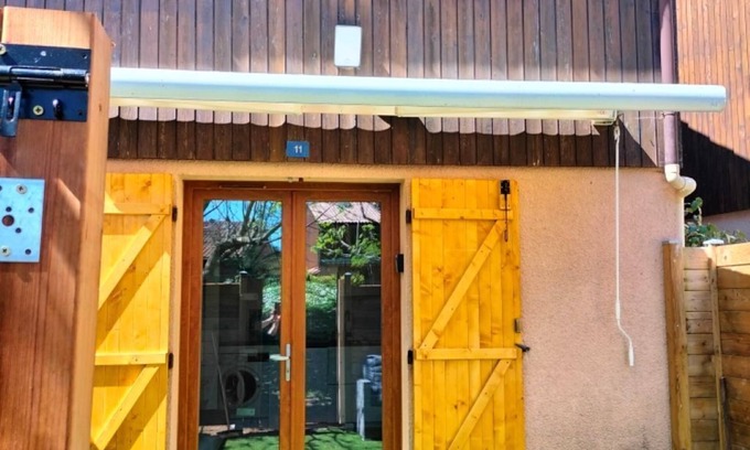 Lacanau-Ocean Cabina | Pleasant semi-detached bungalow type 2 Cabin with communal pool in Lacanau-Océan
