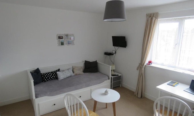 Gelligaer Casa | Pleasant spacious room