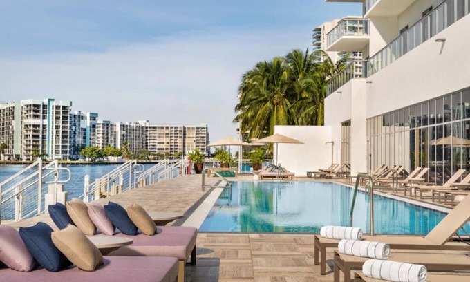 Hollywood South Central Beach Hotel | Pleasant Stay, Convenient Location! 3 Comfortable Units, Onsite Pool