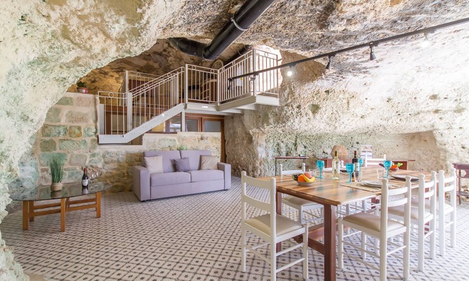 Mgarr Villa | Pleasant stone house & jacuzzi St Martin, Mġarr, Malta
