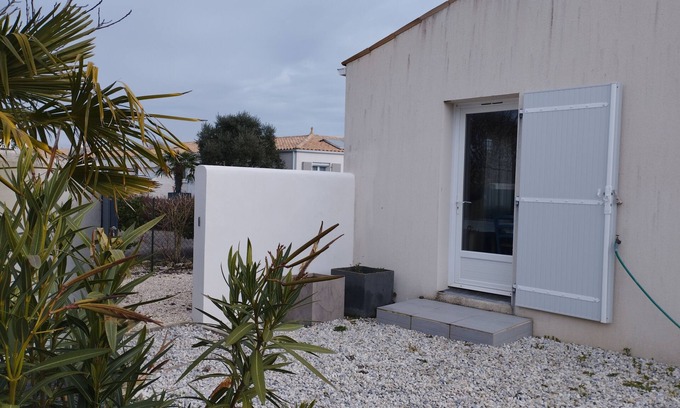 LHoumeau Apartamento | Pleasant studio with private courtyard