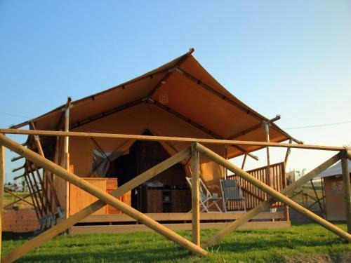 Fermo Otro | Pleasant tent with swimming pool