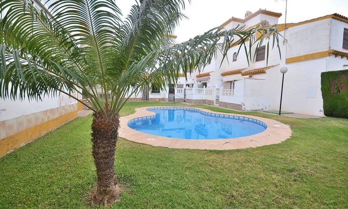 Mutxamel Casa | Agradable adosado con piscina, duchas hidromasaje