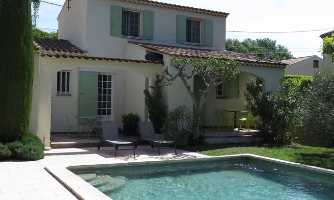 Apt Villa | Agradable villa con jardín y piscina privada (clasificada 3 estrellas)