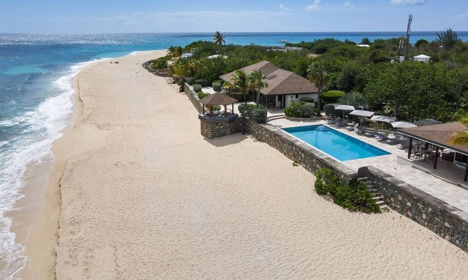 Les Terres Basses Villa | **PLEASE ENQUIRE FOR OUR SPECIAL RATES** 4 bedroom villa on Baie Longue Beach