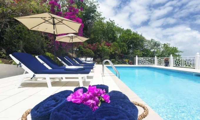 Saline Point Villa | Impresionantes vistas al mar, cerca de la playa, piscina privada y exuberantes jardines tropicales, áreas de descanso