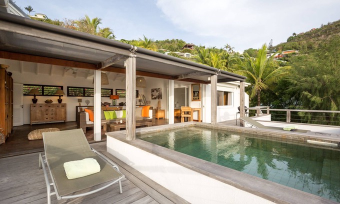 Pointe Milou Villa | Vistas majestuosas, ubicación conveniente, piscina grande y cómoda, salas de estar privadas