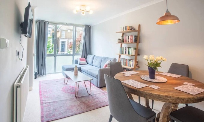 Shepherd's Bush Apartamento | Sunny and Bright 1 Bed Apartment in London