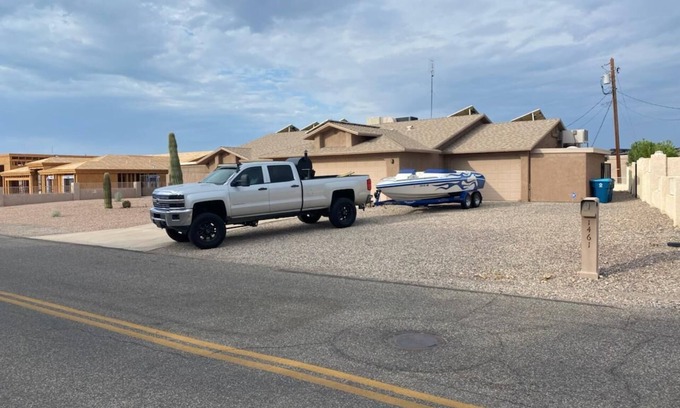 Lake Havasu City Casa | Plenty of Room to park your toys, 1/2 mile from Windsor Launch Ramp w/lake view.