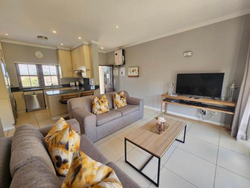 Plettenberg Bay Apartamento | Plettenberg Bay Unit 17 Whale Rock Gardens Apartment with Backup Power