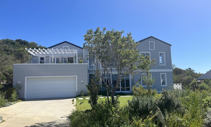 Brackenridge Private Residential Estate Cama Y Desayuno | Plettenberg Bay luxury, large en-suite, full bathroom, private deck, kitchenette