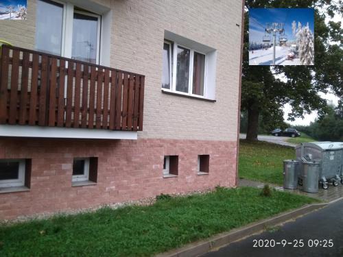 Rokytnice v Orlickych Horach Apartamento | Plně vybavený 2+1byt s balkonem a kójí pro kola a lyže.