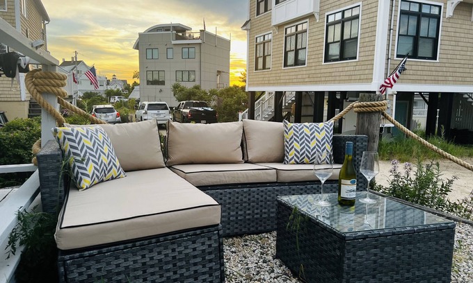 Newbury Condominio | Plum Island Condo directly across from the Beach!