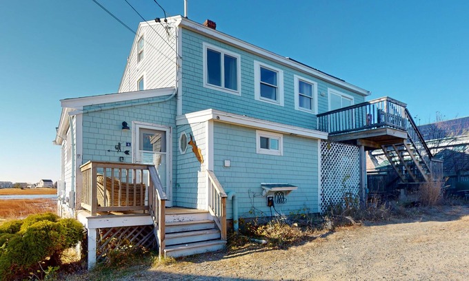 Newbury Casa | Plum Island Getaway: fishing, swimming, beachcombing or relaxing on the deck
