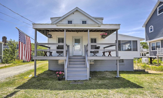 Newbury Casa | Plum Island Retreat ~ 1-Block Walk to Beach!