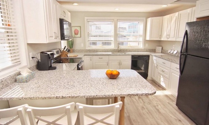 Newbury Condominio | Plum Royale Jr: Cozy Plum Is. home w/beach access