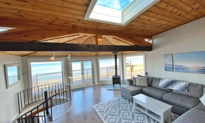 Newbury Condominio | Plum Royale: Plum Is. beachfront w/stunning views