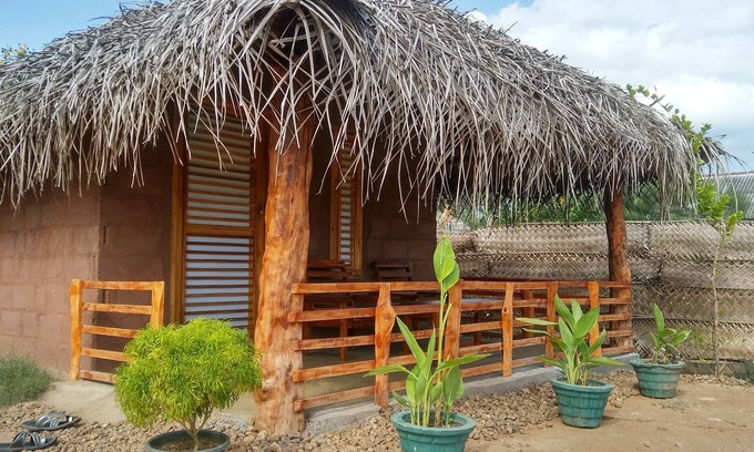 Mahasenpura Cabaña | Plummy dale cabana ... es loacated casi el lago. Es muy tranquilo envirionment