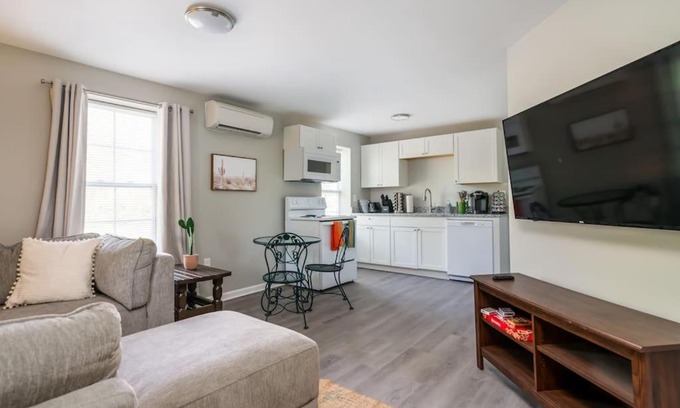 Columbia Apartamento | Plush 1 bed APT near Five Points! Bring your pets!