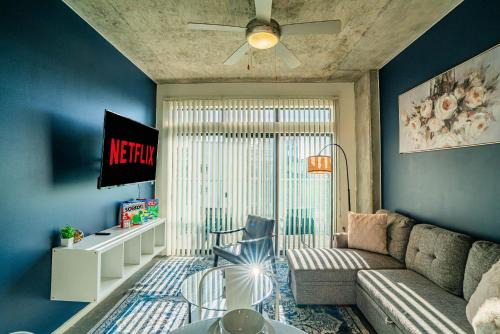 Evans Churchill Apartamento | Plush 2BD - CDT - Gym, Pool, Parking - Sleep 8