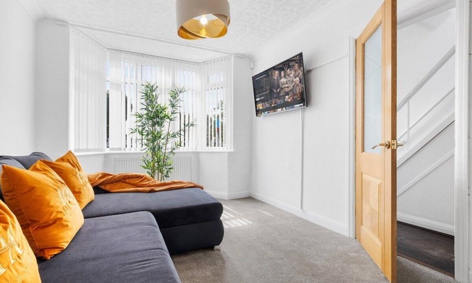 Olton Casa | Pluxa Calendula Nectar***** Spacious House in SOLIHULL few minutes drive away fr
