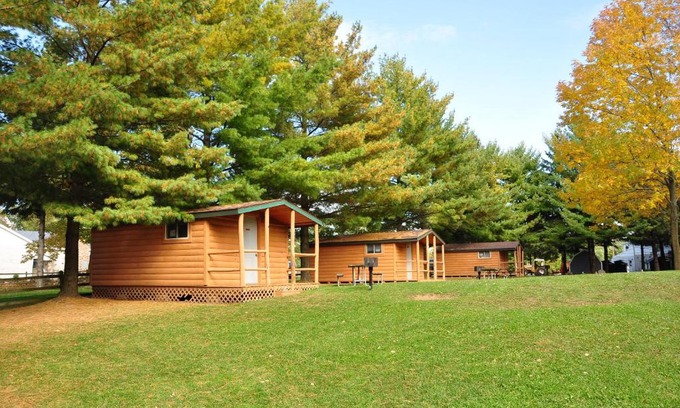 Plymouth Complejo | Plymouth Rock Camping Resort One-Bedroom Cabin 6