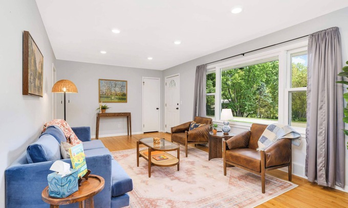 Plymouth Casa | Plymouth Wayzata | Peaceful Lake Retreat | Family