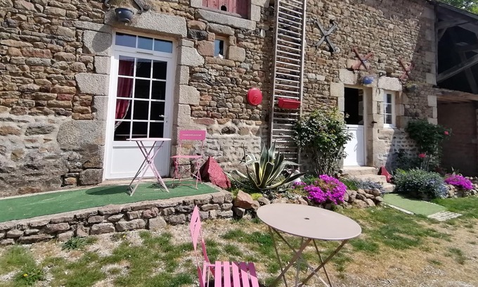 Saint-Ceneri-le-Gerei Otro | Pmr cottage in the typical stone farmhouse in one of the most beautiful villages in France