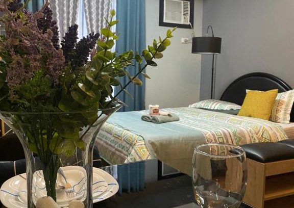 Cainta Cama Y Desayuno | PNC - East Bel-Air Condo