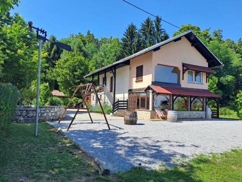 Metlika Apartamento | Počitniška hiša Parkfield Dragovan
