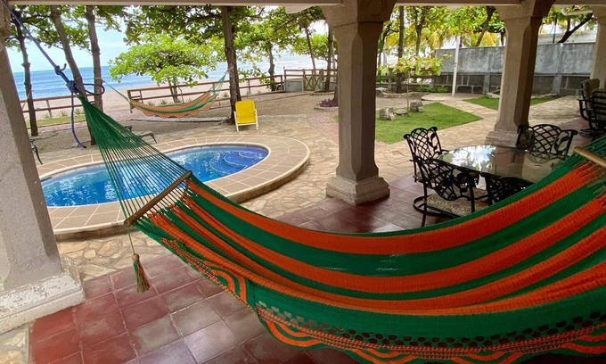 Pochomil Casa | Amplia casa frente al mar 4bd. Propiedad exclusiva y privada.